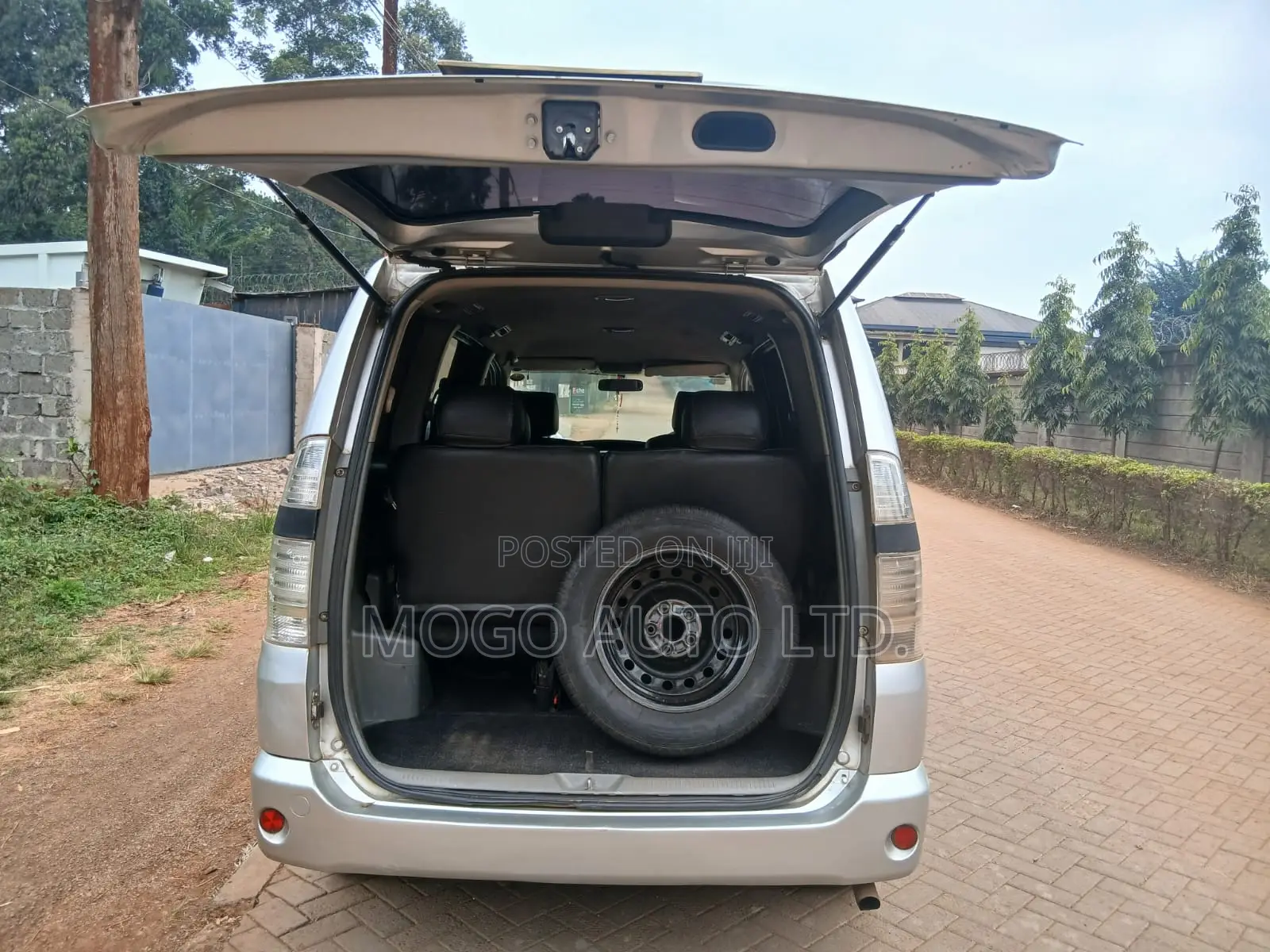Toyota Voxy 2006 Silver