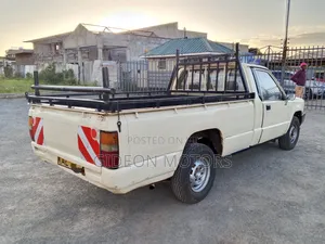 Mitsubishi L200 1999 Beige