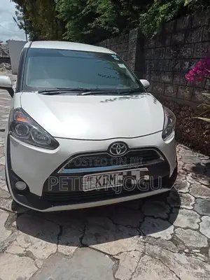 Toyota Sienta 2011 White