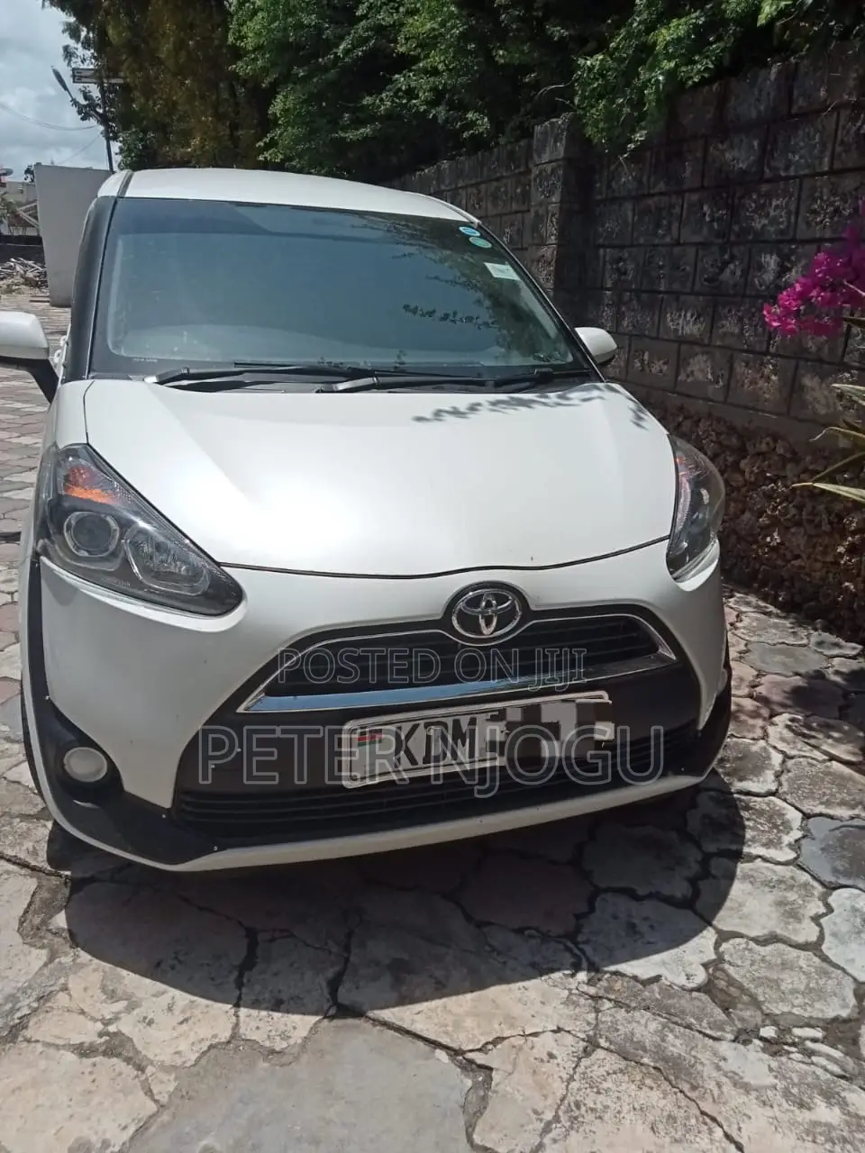 Toyota Sienta 2011 White