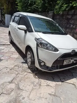Toyota Sienta 2011 White