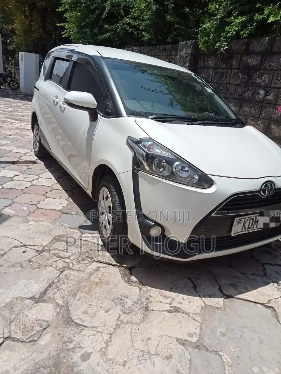 Toyota Sienta 2011 White