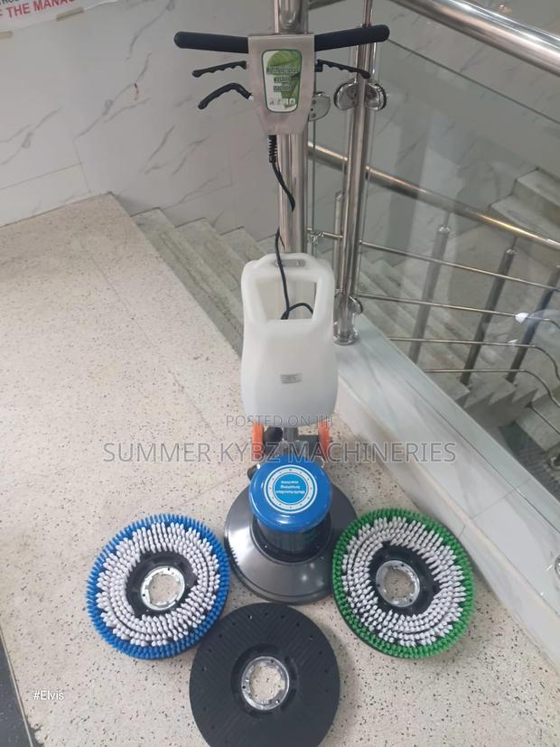 Heavy-Duty Commercial Floor Scrubber Machine