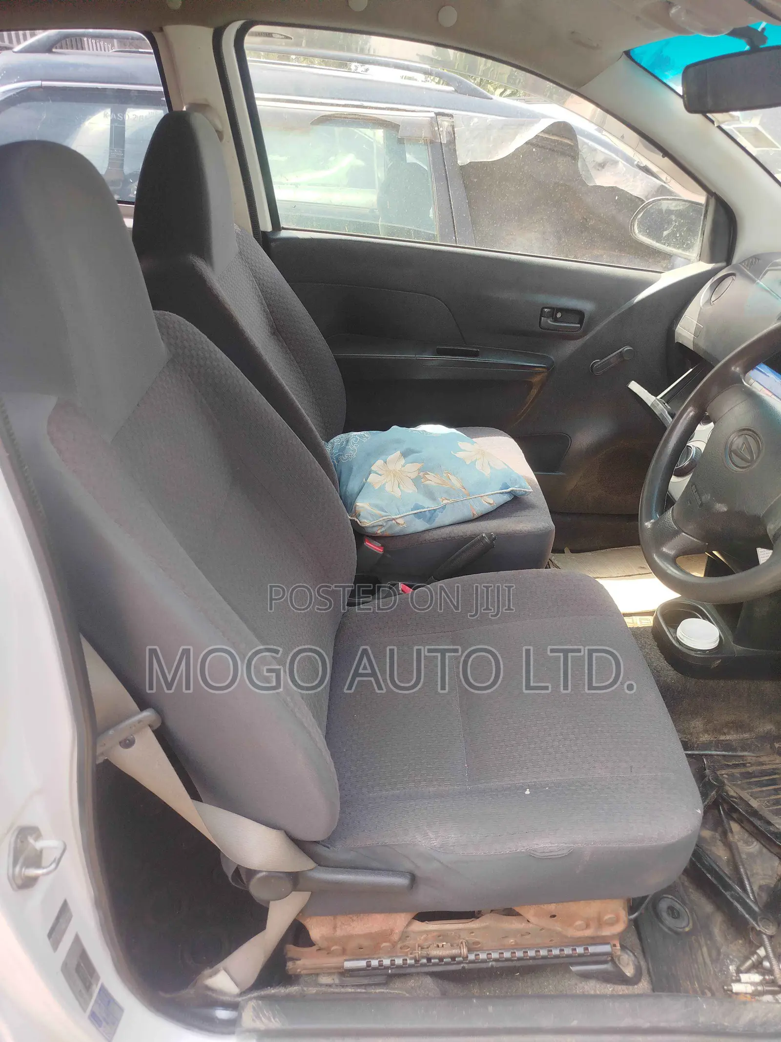 Daihatsu Mira 2014 White