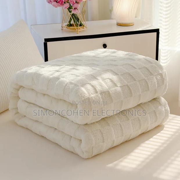 Luxury Textured Fleece Blanket - thumbnail 2