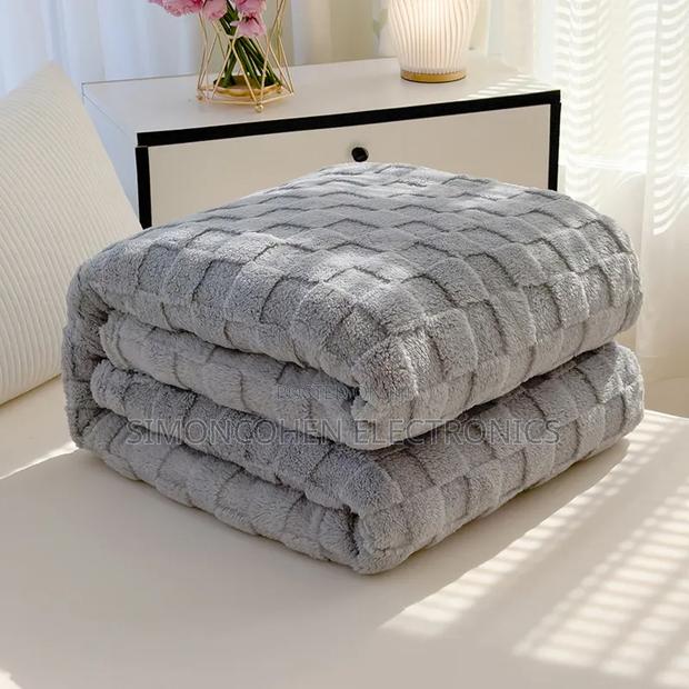 Luxury Textured Fleece Blanket - thumbnail 3