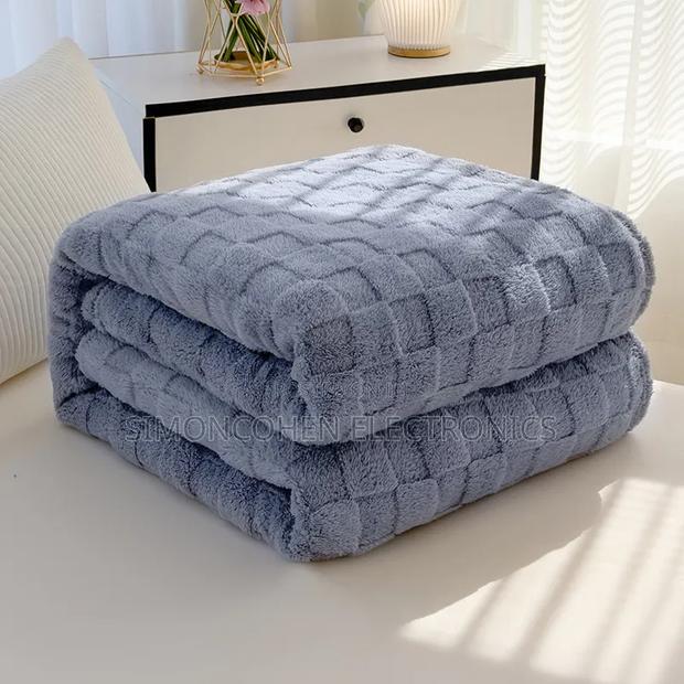 Luxury Textured Fleece Blanket - thumbnail 4