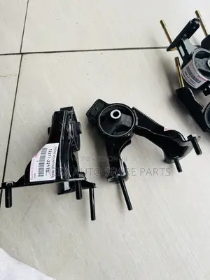 Shock Mountings Struts Nze and Ae100