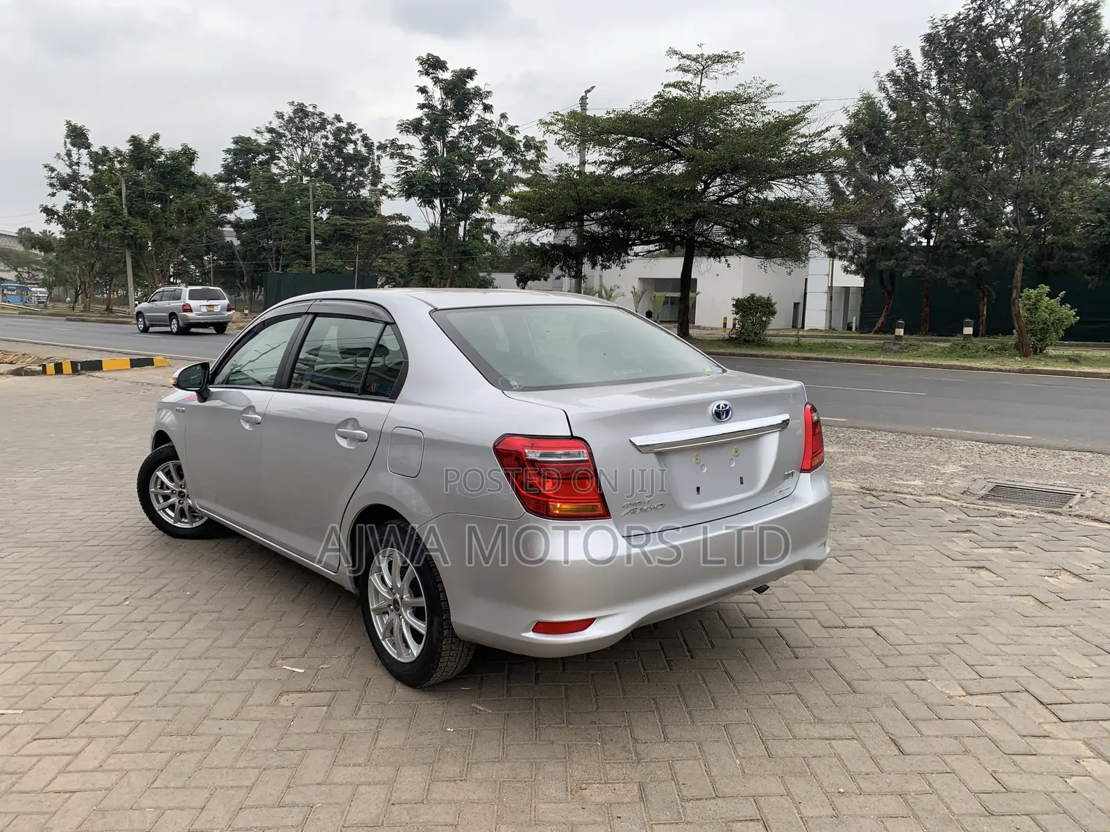 Toyota Axio 1.5 Hybrid 2WD 2020 Silver