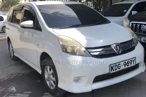 Toyota ISIS 2015 White