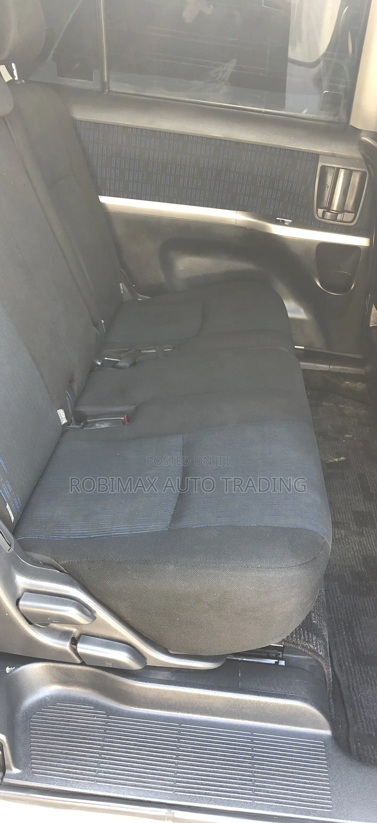 Toyota ISIS 2015 White