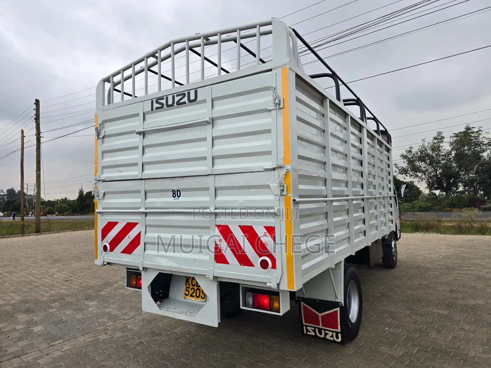 Mitsubishi Fuso Canter 2015 White