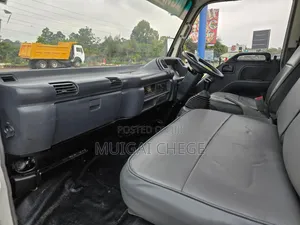 Mitsubishi Fuso Canter 2015 White