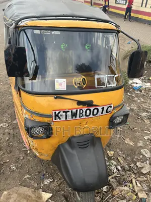 Piaggio 2019 Yellow