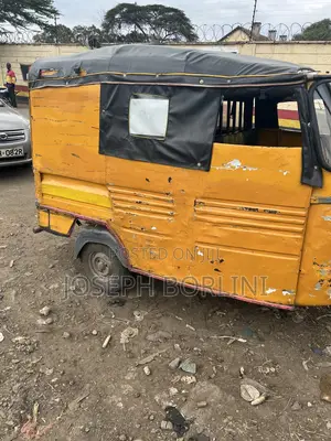 Piaggio 2019 Yellow