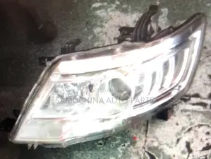 Headlight Nissan Serena 2012 Xenon {Lhs}