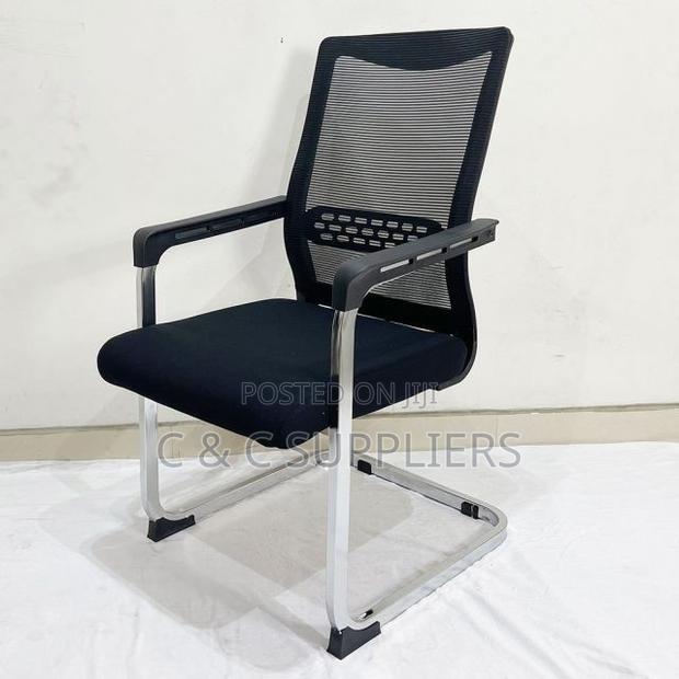 Office Mesh Guest Chair With Armrest. - thumbnail 3