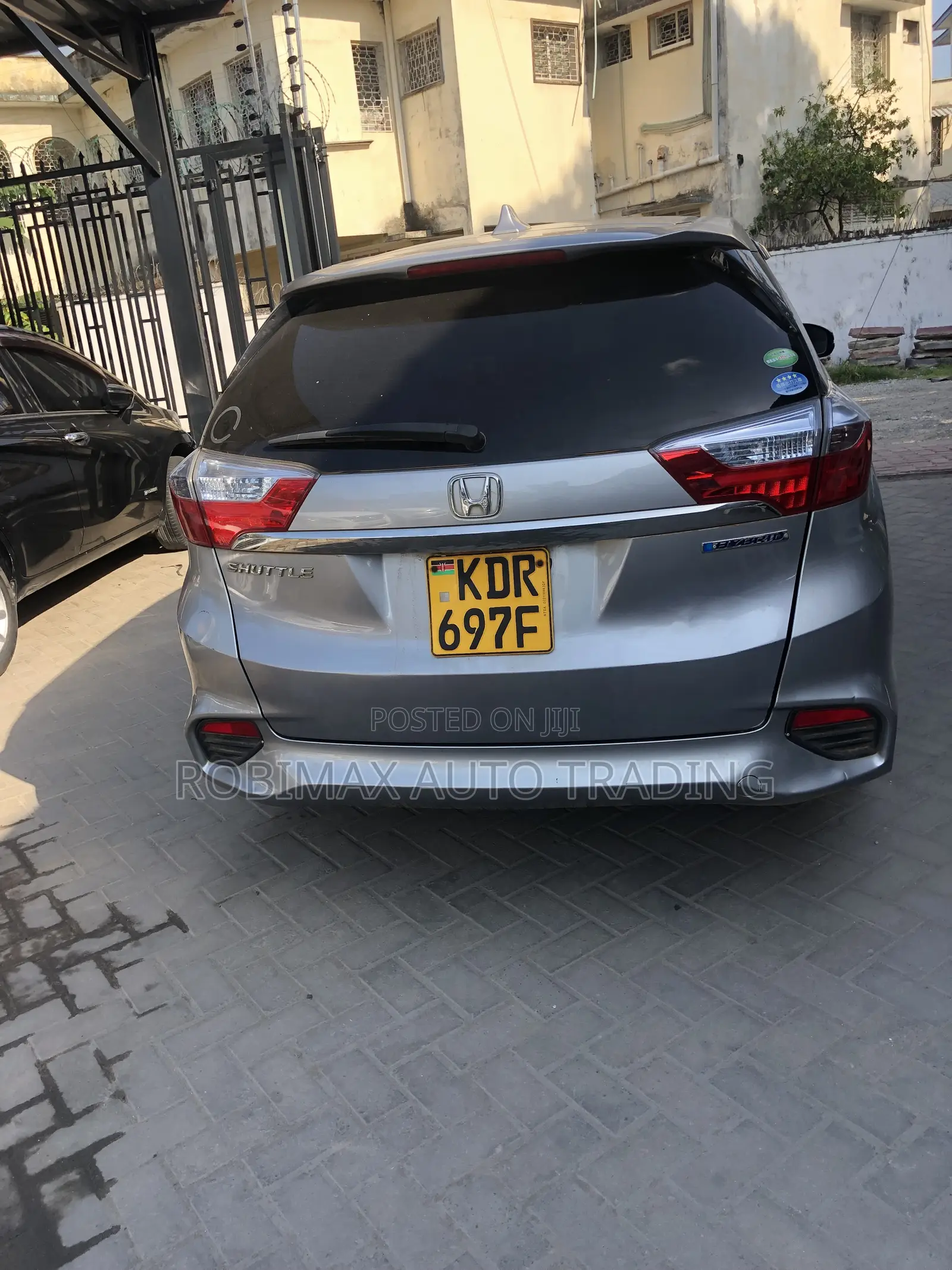 Honda Fit Shuttle 2017 Silver