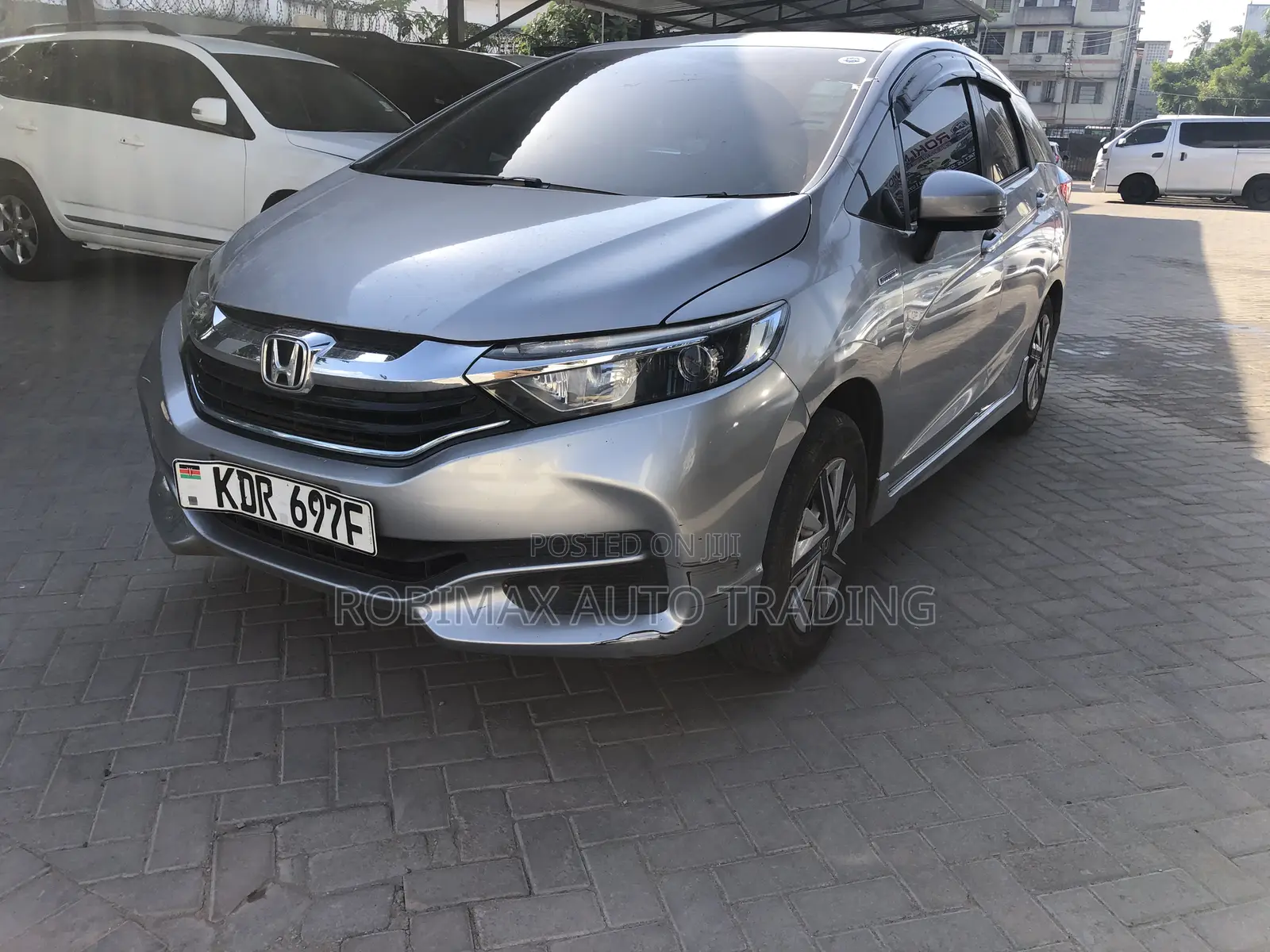 Honda Fit Shuttle 2017 Silver