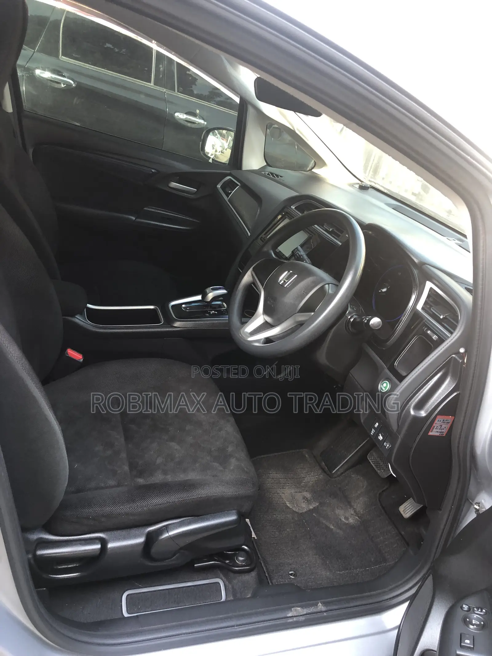 Honda Fit Shuttle 2017 Silver