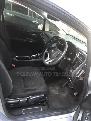 Honda Fit Shuttle 2017 Silver