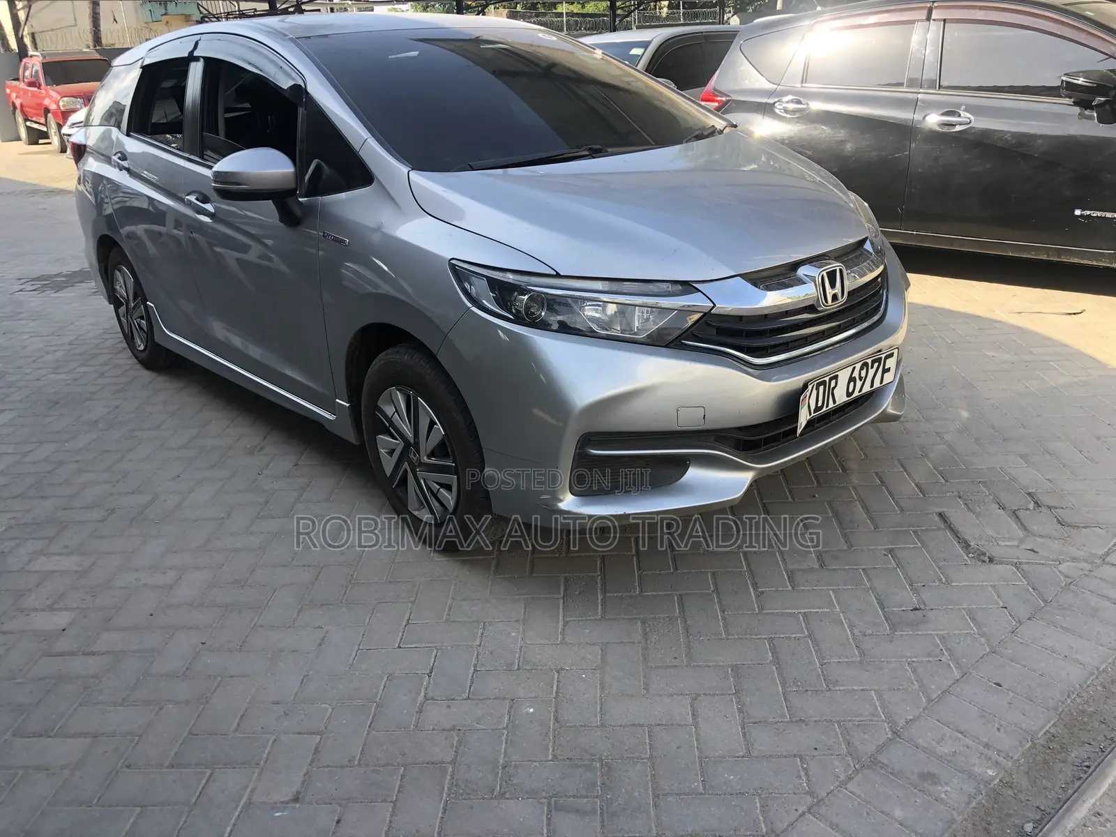 Honda Fit Shuttle 2017 Silver