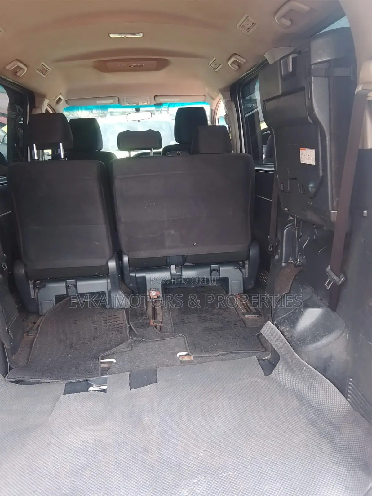 Toyota Noah 2014 Silver