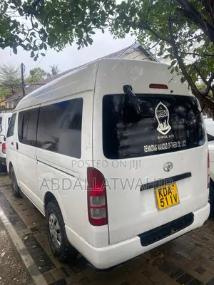 Toyota HiAce 2013 White