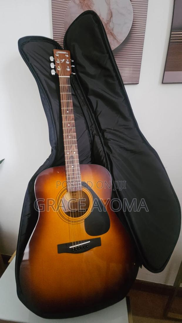 Yama F310 Acoustic Guitar + 2 Picks + Strings Set