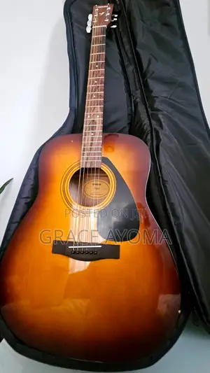 Yama F310 Acoustic Guitar + 2 Picks + Strings Set