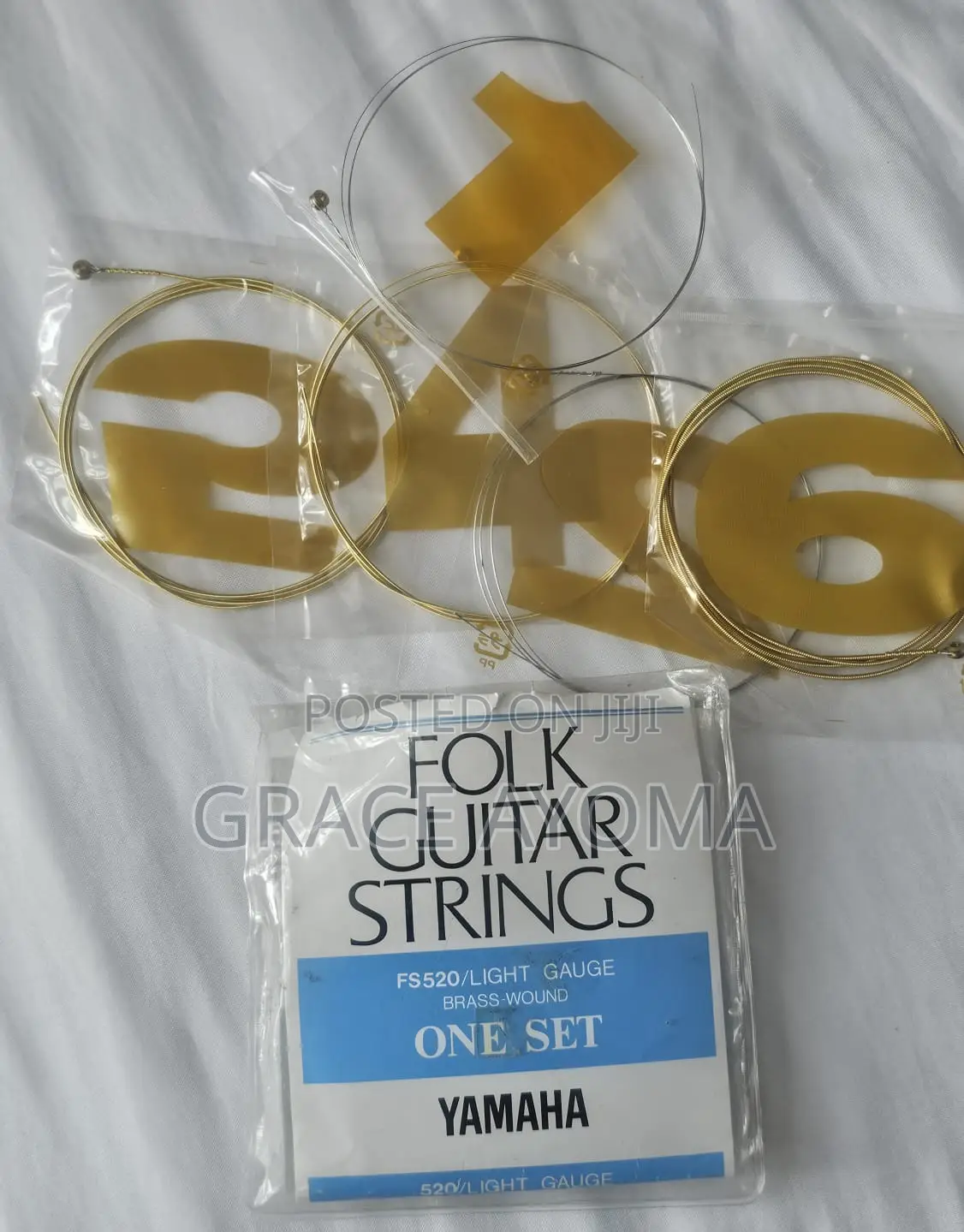 Yama F310 Acoustic Guitar + 2 Picks + Strings Set