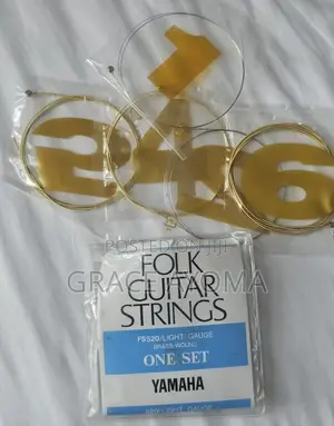 Yama F310 Acoustic Guitar + 2 Picks + Strings Set