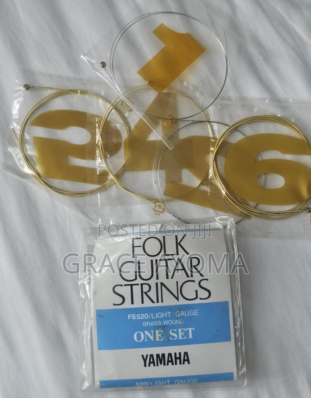 Yama F310 Acoustic Guitar + 2 Picks + Strings Set - thumbnail 3