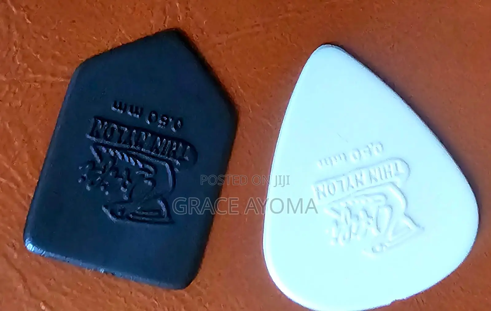 Yama F310 Acoustic Guitar + 2 Picks + Strings Set