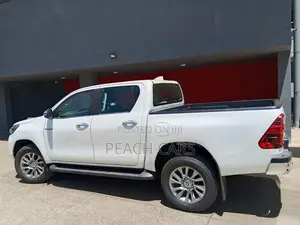 Toyota Hilux 2018 White