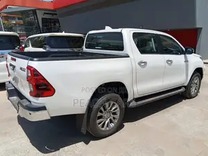 Toyota Hilux 2018 White