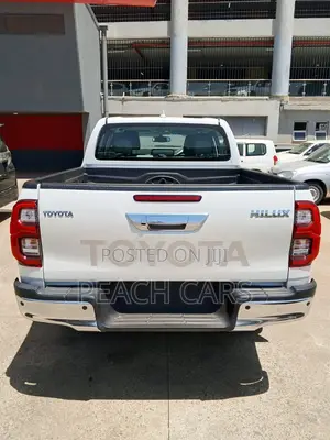 Toyota Hilux 2018 White