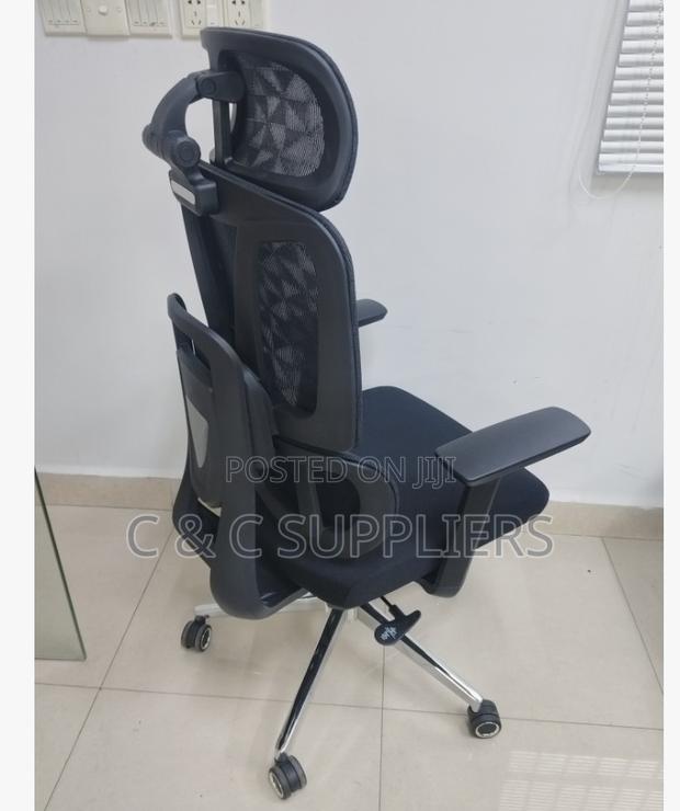 Orthopedic Swivel Mesh Modern Chair. - thumbnail 3
