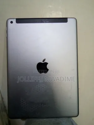 Apple iPad 9.7 32 GB Black