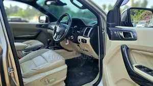 Ford Everest 2017 Silver