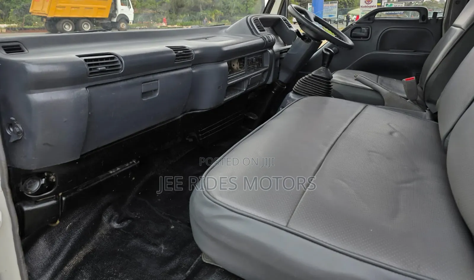 Isuzu NPR Local 2015 Open Body
