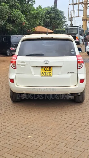 Toyota RAV4 2011 White