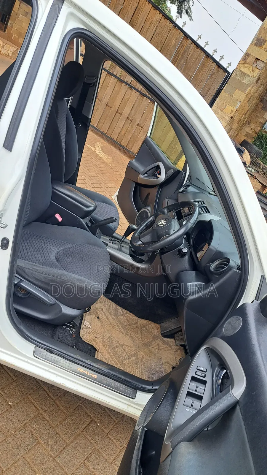 Toyota RAV4 2011 White
