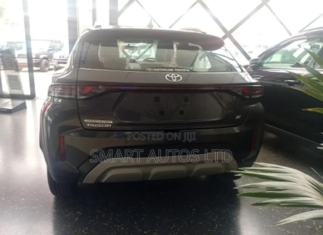 Toyota Urban Cruiser 2024 Gray