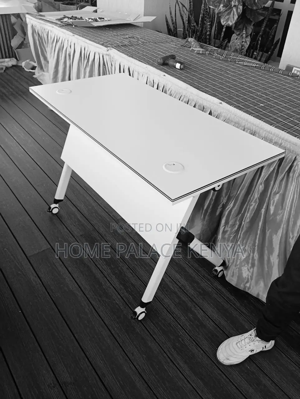 Study Desk: Folding Work Desk With Casters for Mobility