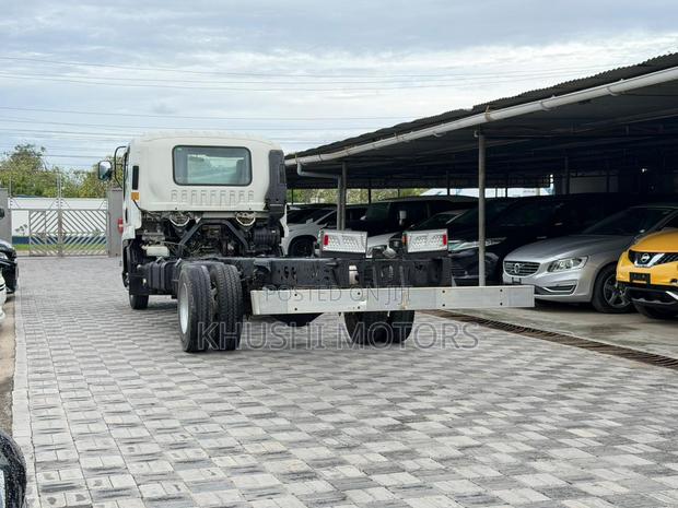 Isuzu Forward - thumbnail 4