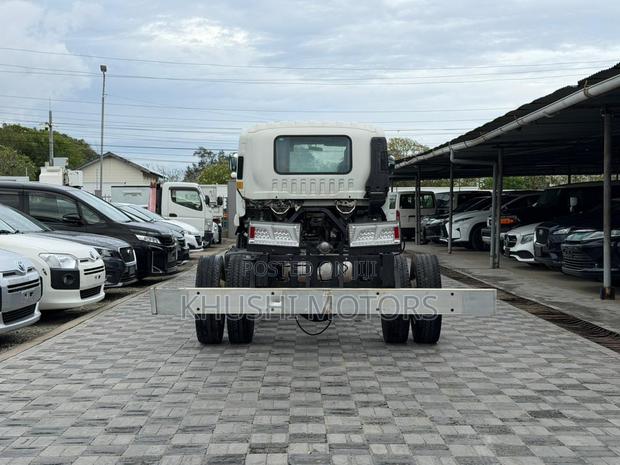 Isuzu Forward - thumbnail 5