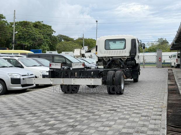Isuzu Forward - thumbnail 6