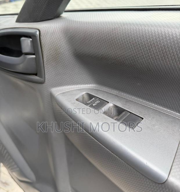 Isuzu Forward - thumbnail 9
