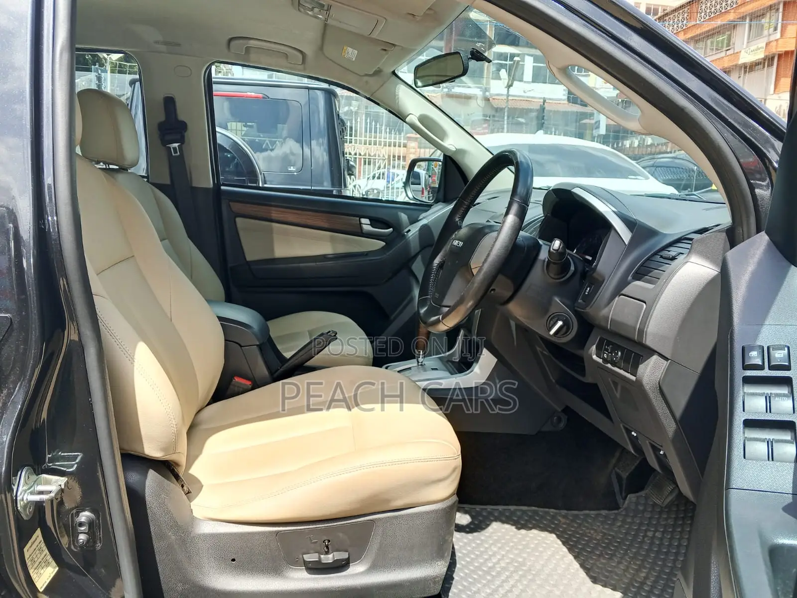 Isuzu D-MAX 2015 Black